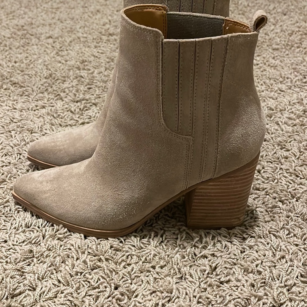Marc Fisher LTD Oshay Pointed Toe Boots. 9.5
